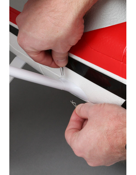 Cessna 150 Carbon-Z (env 2,1M)  BNF E-flite EFL1450