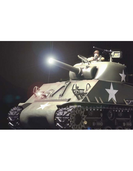 Pour fêter les 50 ans du kit R/C Sherman 1/16 en 2024, Tamiya réédite le kit R/C M4 Sherman 105mm Howitzer. Suspension mobile, s