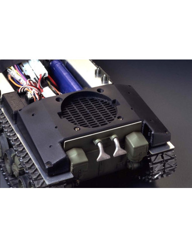 Pour fêter les 50 ans du kit R/C Sherman 1/16 en 2024, Tamiya réédite le kit R/C M4 Sherman 105mm Howitzer. Suspension mobile, s