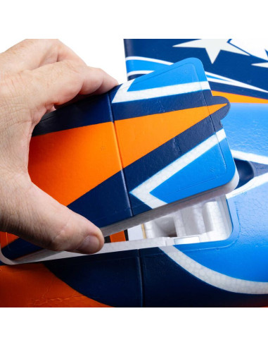 Avion 3D performant et robuste, l'Extra 330SC offre précision et puissance.