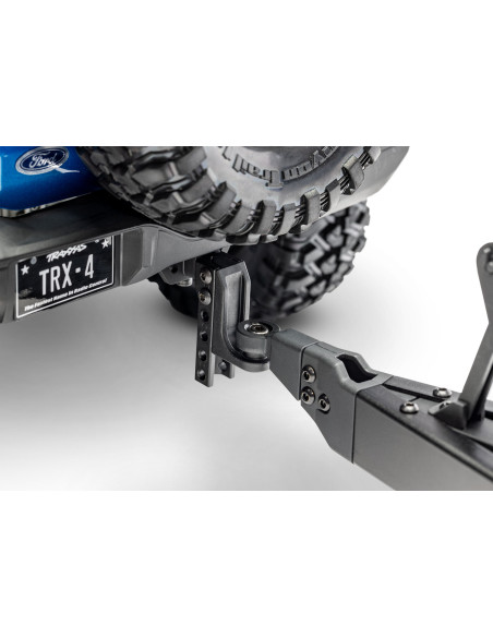 Transportez votre bateau Traxxas avec style grâce à cette remorque détaillée.