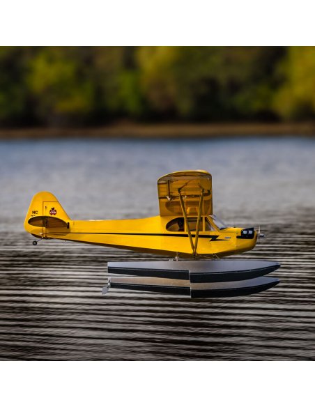 Hangar 9 piper bois PNP env 2,1m + moteur + servos