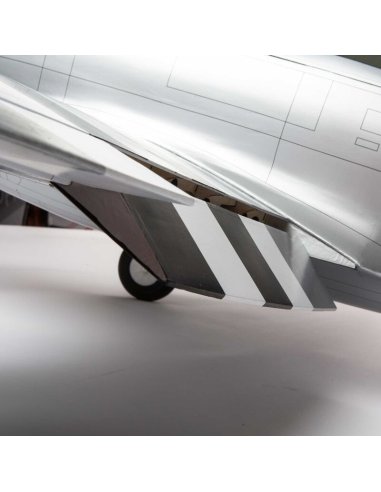 Hangar9 P47-D Thunderbolt 20cc ARF (env 1,70m ) HAN2990B